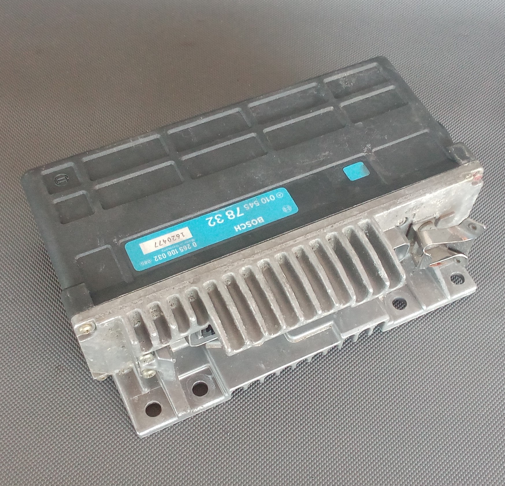 Mercedes W201 W126 ABS Steuergerät A0105457832 / 0265106032